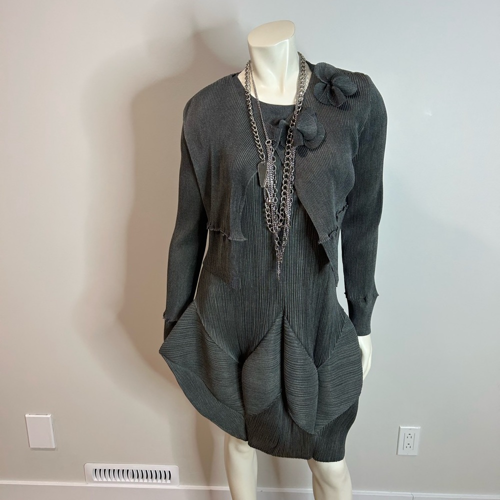 Gorgeous 2 Pcs set, elegant short Sleeve Gray Dress with Bolero❤️🤩🤩